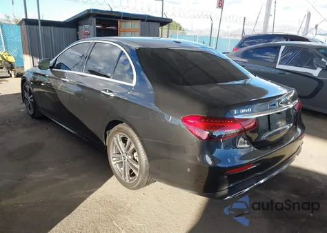 2021 Mercedes-Benz E 350 z USA, uszkodzony, nr VIN W1KZF8DB4MA904262